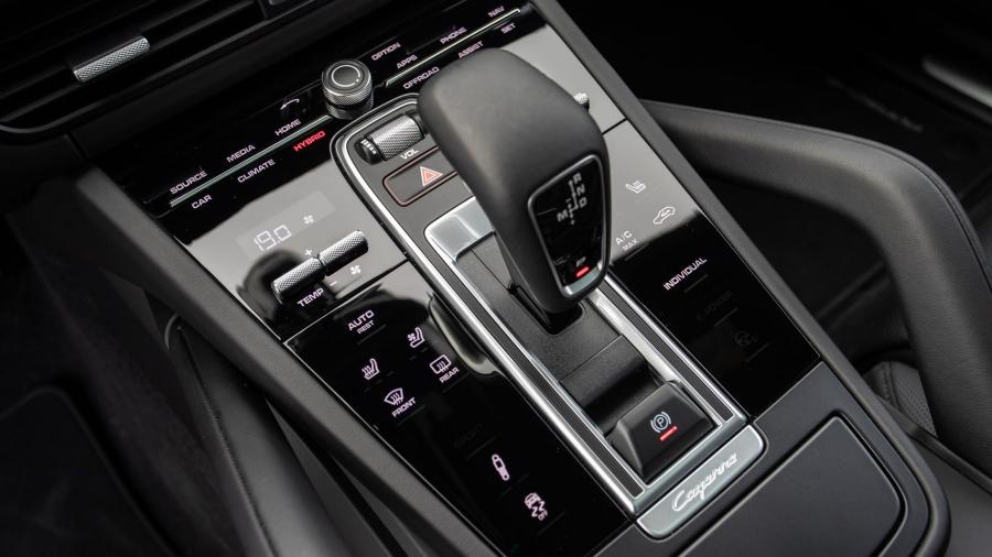 Детали интерьера Porsche Cayenne E-Hybrid (PO536) 2018 года  (WW) (фото 61 из 85)